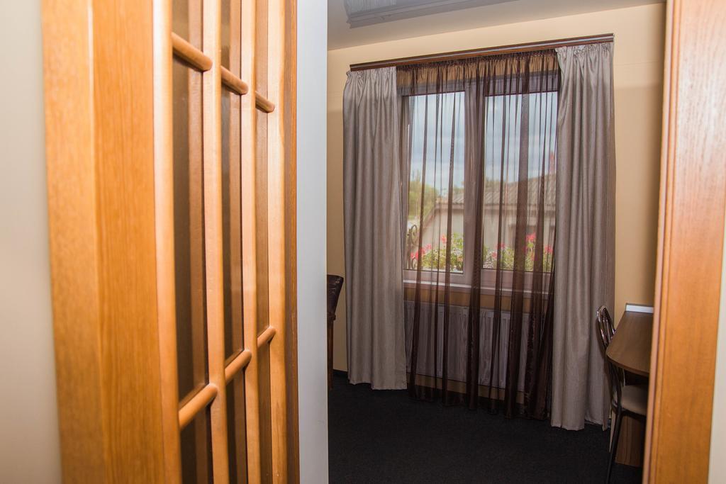 Yuzhniy Dvorik Lejlighedshotel Odessa Eksteriør billede