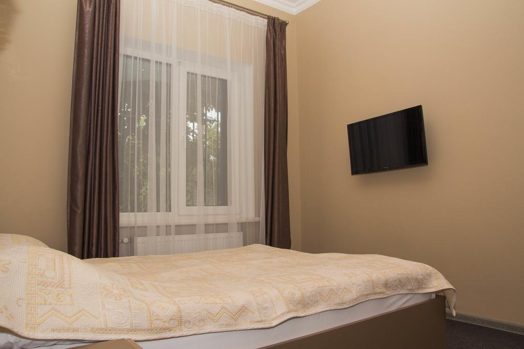 Yuzhniy Dvorik Lejlighedshotel Odessa Eksteriør billede
