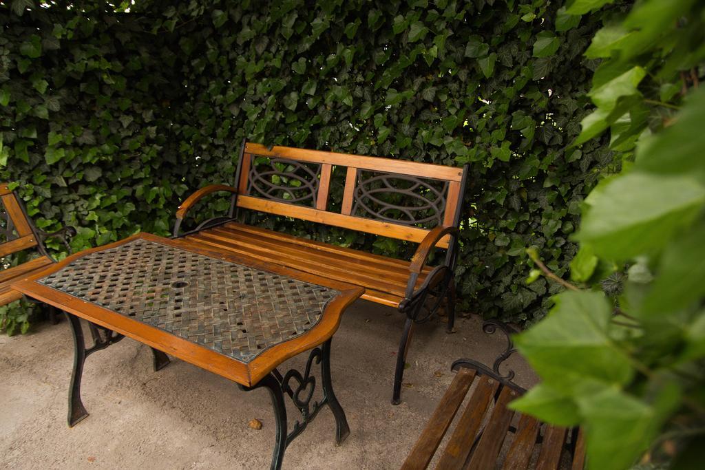 Yuzhniy Dvorik Lejlighedshotel Odessa Eksteriør billede