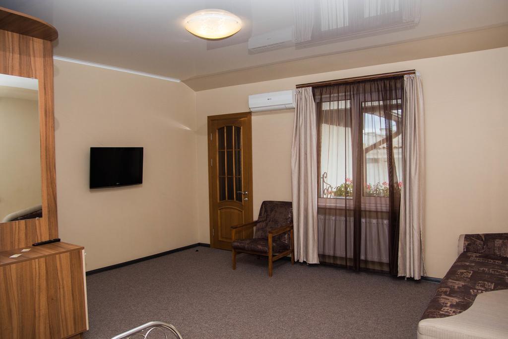 Yuzhniy Dvorik Lejlighedshotel Odessa Eksteriør billede